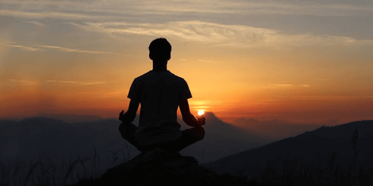 From Anxiety to Awareness: How Meditation Courses Support Healing